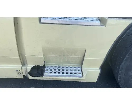 VOLVO VNL Side Fairing