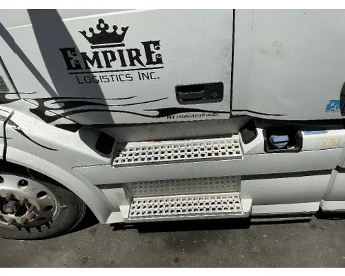 VOLVO VNL Side Fairing