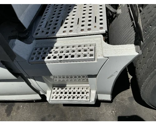 VOLVO VNL Side Fairing