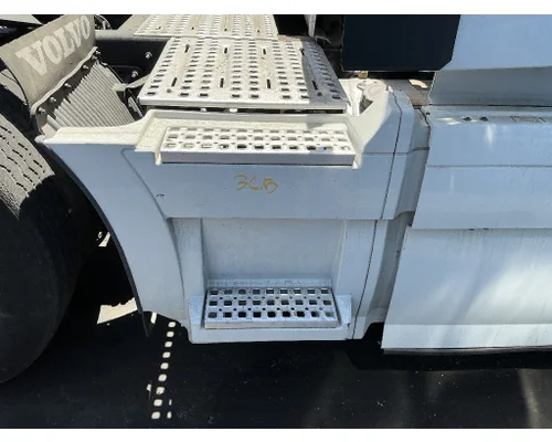 VOLVO VNL Side Fairing