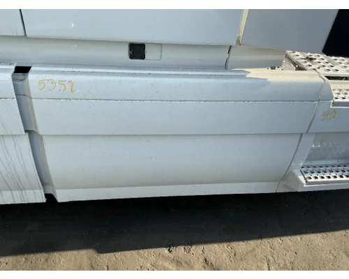 VOLVO VNL Side Fairing