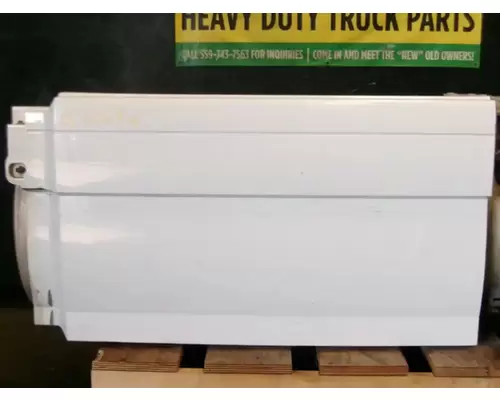 VOLVO VNL Side Fairing