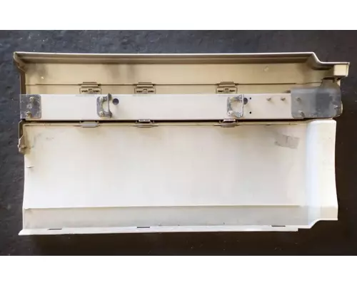 VOLVO VNL Side Fairing