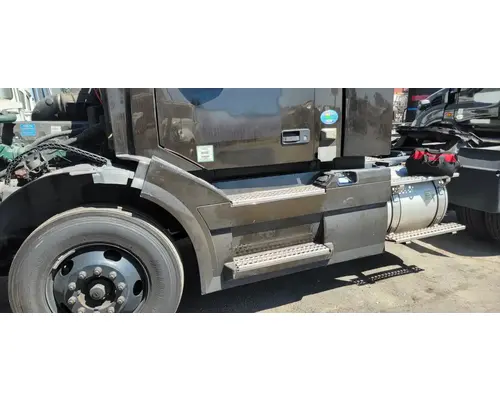 VOLVO VNL Side Fairing