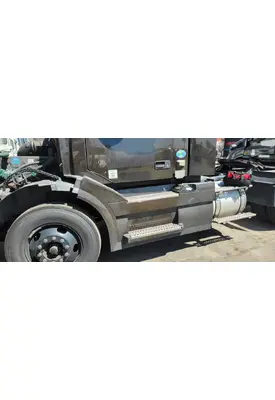 VOLVO VNL Side Fairing