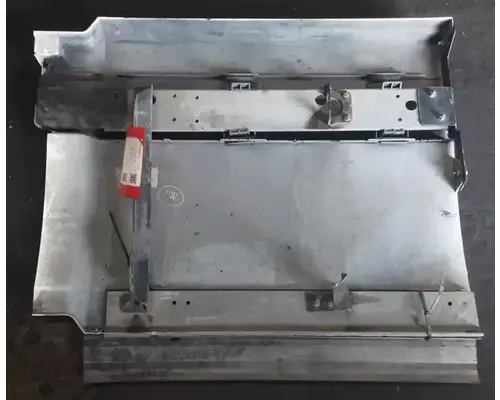 VOLVO VNL Side Fairing
