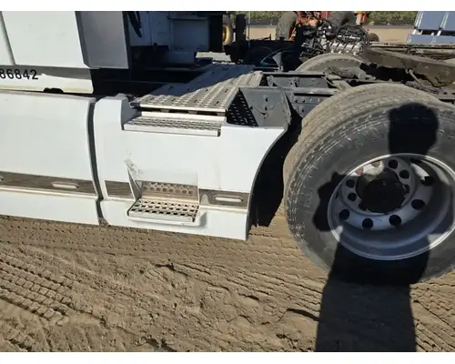 VOLVO VNL Side Fairing