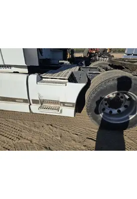 VOLVO VNL Side Fairing