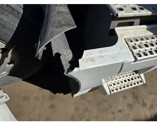 VOLVO VNL Side Fairing