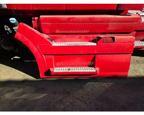 VOLVO VNL Side Fairing