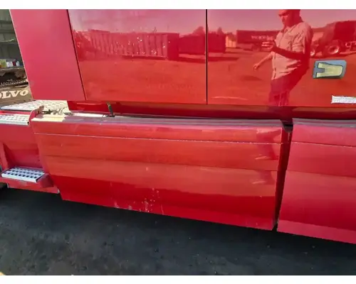 VOLVO VNL Side Fairing