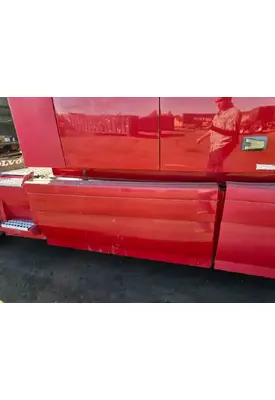 VOLVO VNL Side Fairing