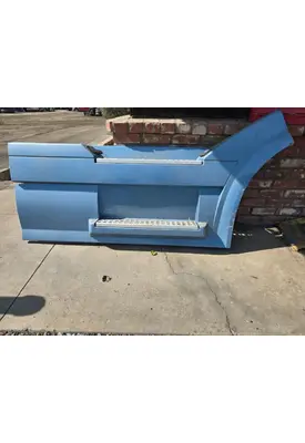 VOLVO VNL Side Fairing