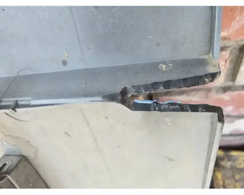 VOLVO VNL Side Fairing