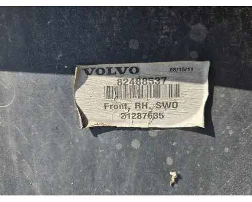 VOLVO VNL Side Fairing