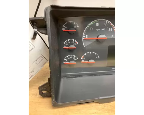VOLVO VNL Speedometer Head Cluster