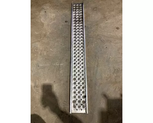 VOLVO VNL Step