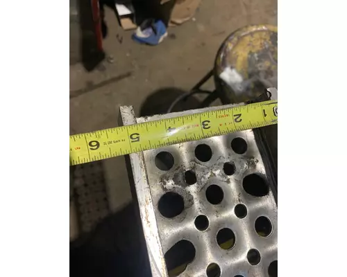 VOLVO VNL Step
