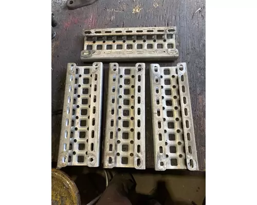 VOLVO VNL Step