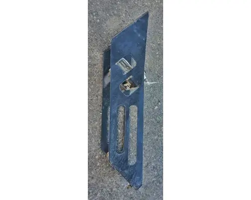 VOLVO VNL Strut