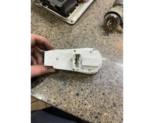 VOLVO VNL Switch