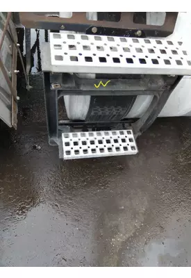 VOLVO VNL TANK STEP