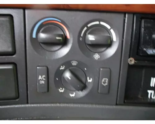 VOLVO VNL TEMPERATURE CONTROL