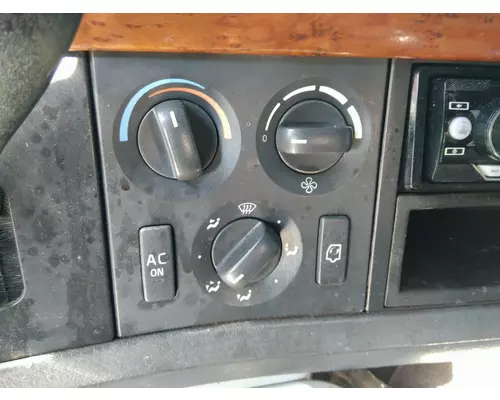 VOLVO VNL TEMPERATURE CONTROL