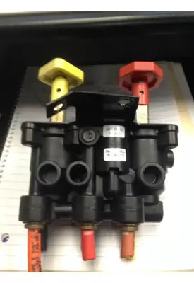 VOLVO VNL TRAILER HOLD SWITCH