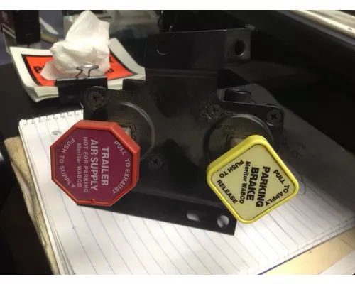 VOLVO VNL TRAILER HOLD SWITCH