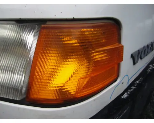 VOLVO VNL TURN SIGNAL LIGHT