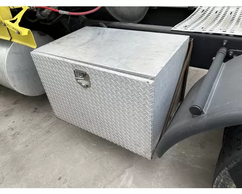 VOLVO VNL Tool Box