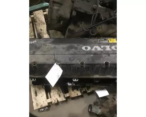 VOLVO VNL Valve Cover