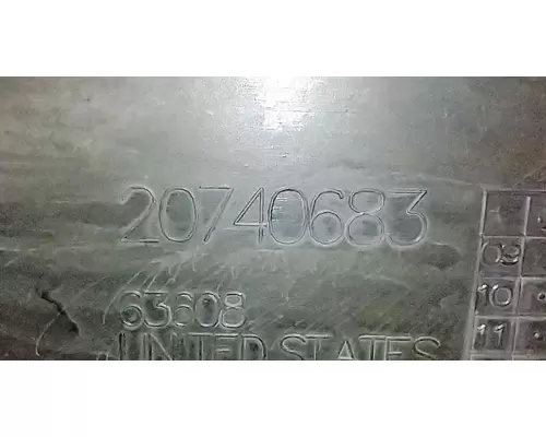 VOLVO VNL Valve Cover