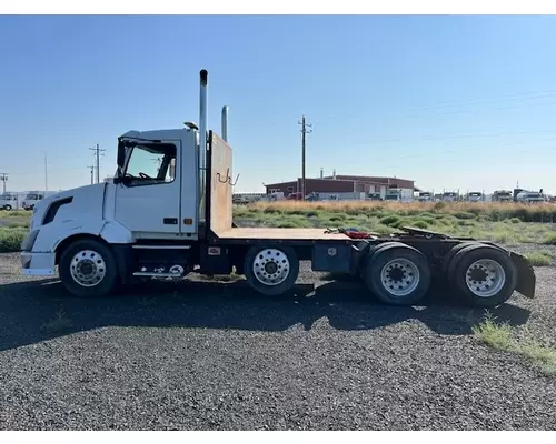 VOLVO VNL Vehicle For Sale