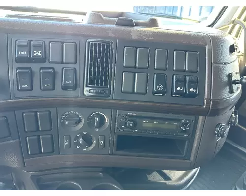 VOLVO VNL Vehicle For Sale