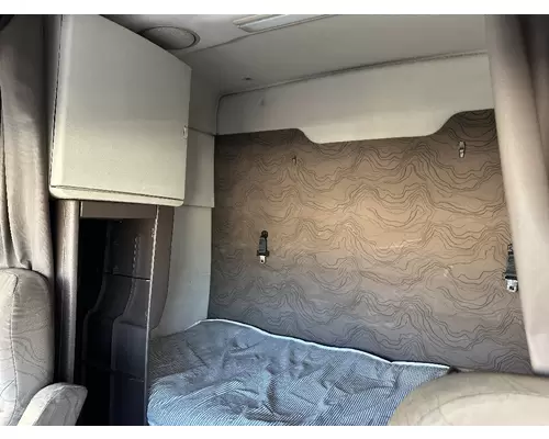 VOLVO VNL Vehicle For Sale