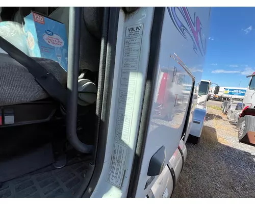 VOLVO VNL Vehicle For Sale