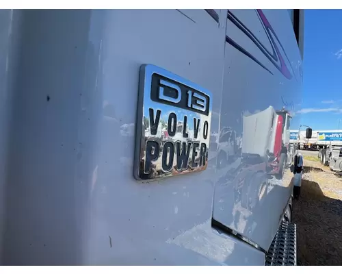VOLVO VNL Vehicle For Sale