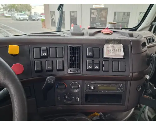 VOLVO VNL Vehicle For Sale