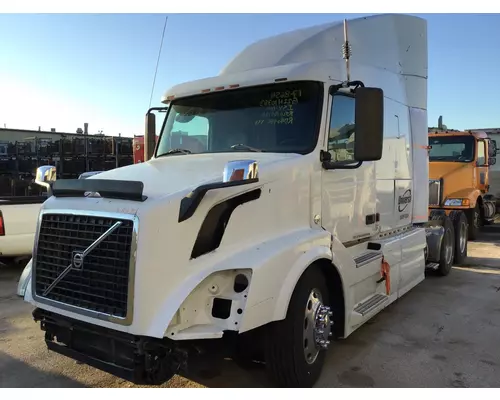 VOLVO VNL WHOLE TRUCK FOR PARTS