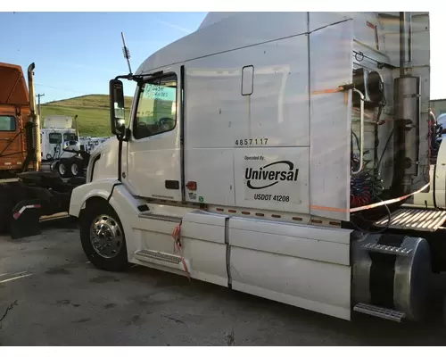 VOLVO VNL WHOLE TRUCK FOR PARTS