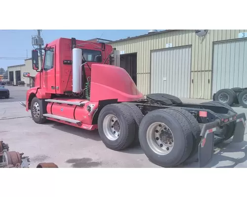 VOLVO VNL WHOLE TRUCK FOR PARTS