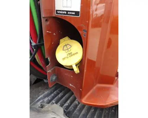VOLVO VNL WINDSHIELD WASHER RESERVOIR