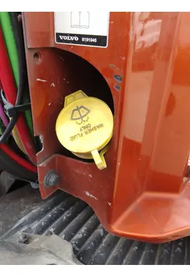 VOLVO VNL WINDSHIELD WASHER RESERVOIR