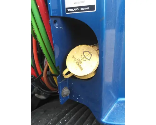 VOLVO VNL WINDSHIELD WASHER RESERVOIR