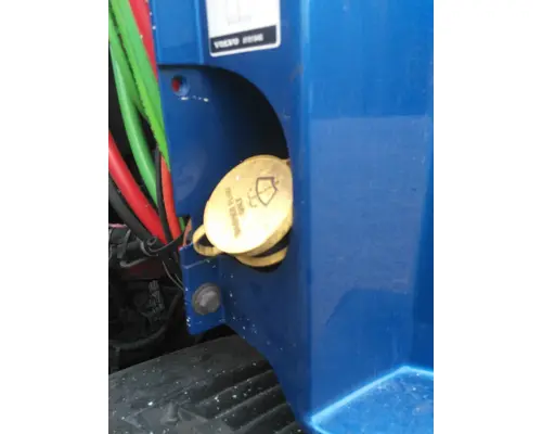 VOLVO VNL WINDSHIELD WASHER RESERVOIR