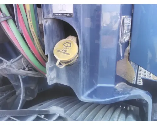 VOLVO VNL WINDSHIELD WASHER RESERVOIR