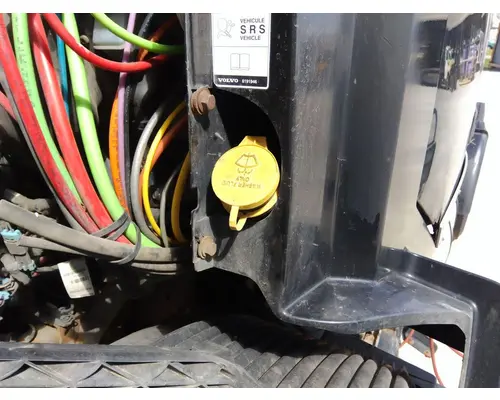 VOLVO VNL WINDSHIELD WASHER RESERVOIR