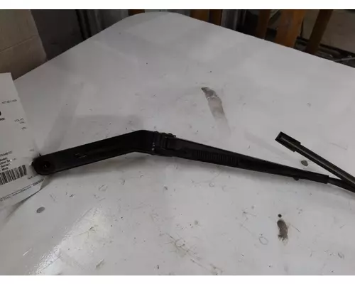 VOLVO VNL WINDSHIELD WIPER ARM